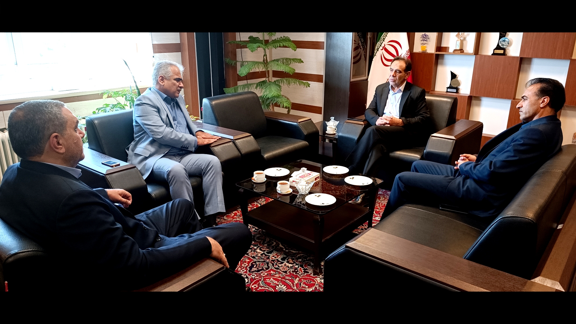 دیدار و نشست سرپرست فرمانداری با مدیرعامل شرکت تولید برق (نیروگاه حرارتی) شازند