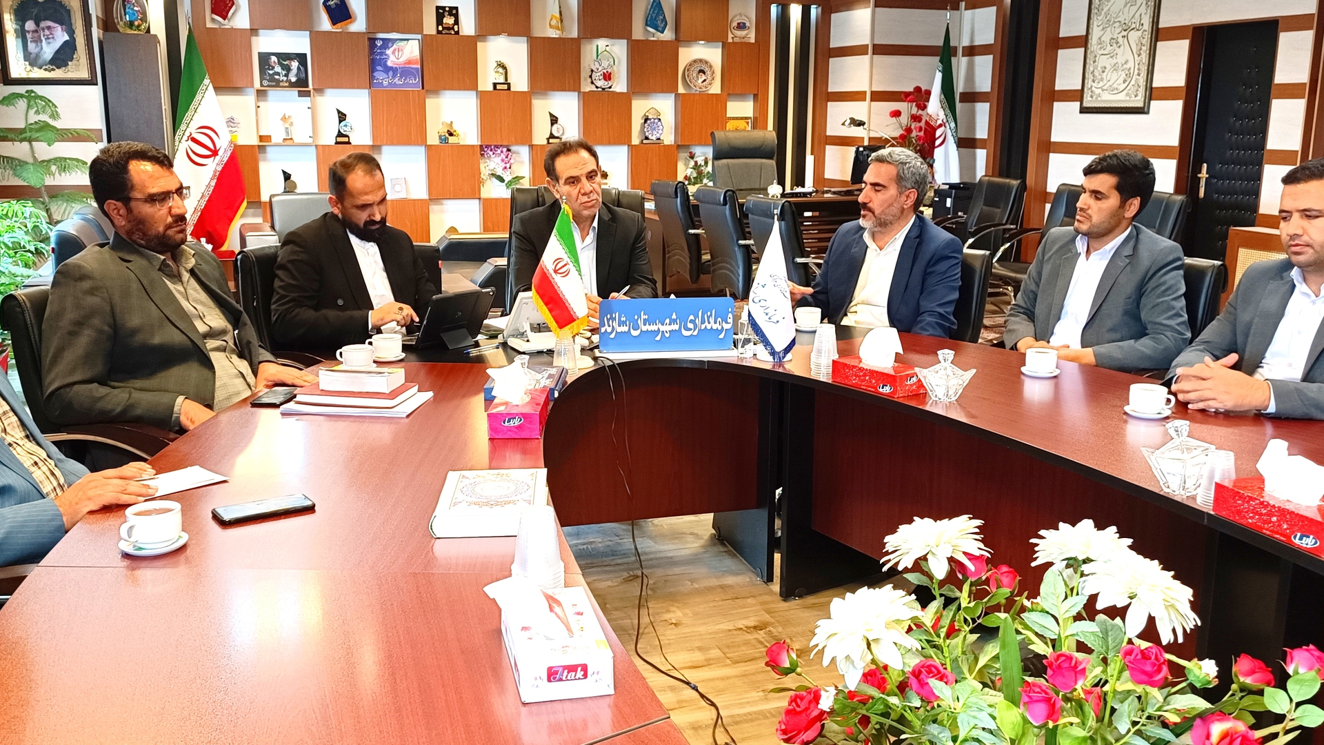 دیدار و نشست سرپرست فرمانداری شهرستان شازند با بخشدار قره کهریز ، شهردار و اعضای شورای اسلامی شهر شهباز