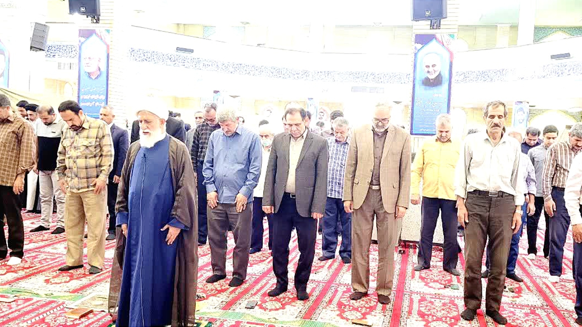 برگزاری نماز عبادی سیاسی جمعه در شهر مهاجران با حضور سرپرست فرمانداری شهرستان شازند .