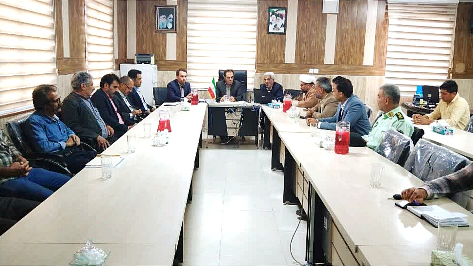 جلسه بررسی مسائل و مشکلات روستای کزاز، بخش مرکزی، با حضور پرندین سرپرست فرمانداری شهرستان شازند .