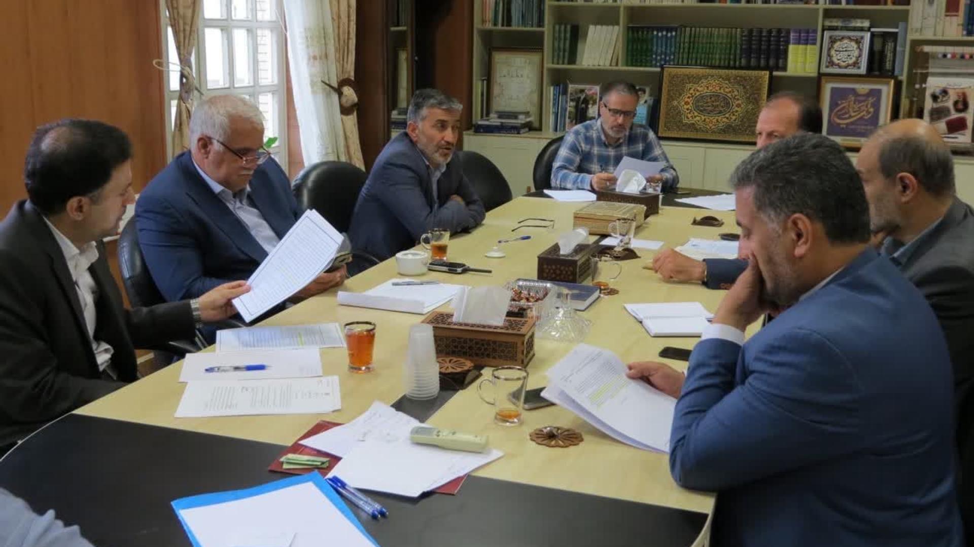 جلسه هیات تطبیق مصوبات شوراهای اسلامی شهرهای شهرستان  اراک  به ریاست هادی  فرماندار شهرستان اراک