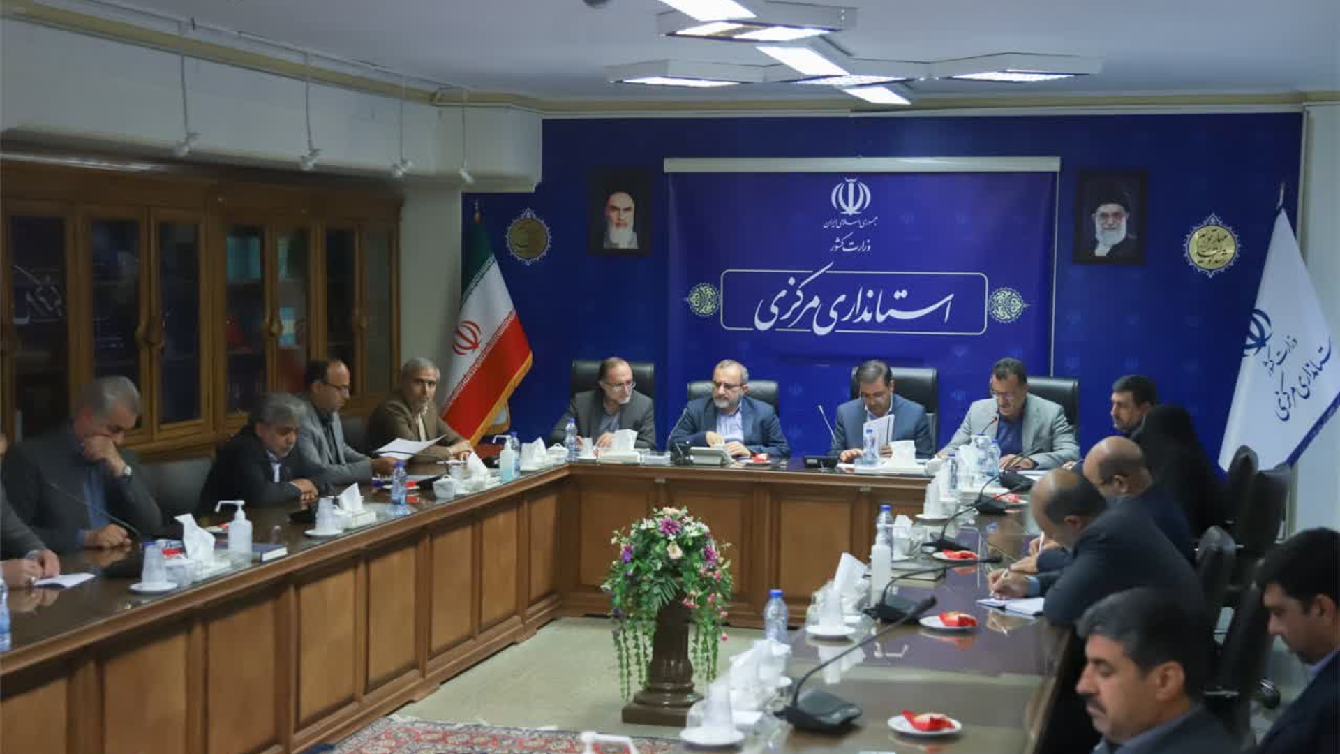 نشست شورای راهبردی توسعه مدیریت استان مرکزی به ریاست دکتر مخلص الائمه استاندار و باحضور دکتر سید مجتبی آل یاسین معاون توسعه مدیریت و منابع استانداری و دیگر اعضای آن برگزار شد.