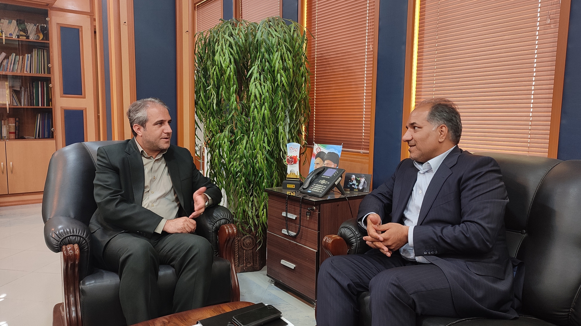 مرزبان مدیرکل میراث فرهنگی، صنایع دستی و گردشگری بهمراه رئیس اداره میراث فرهنگی، صنایع دستی و گردشگری شهرستان با مهدی الیاسی معاون استاندار و فرماندار ویژه شهرستان ساوه دیدار و گفتگو کرد.