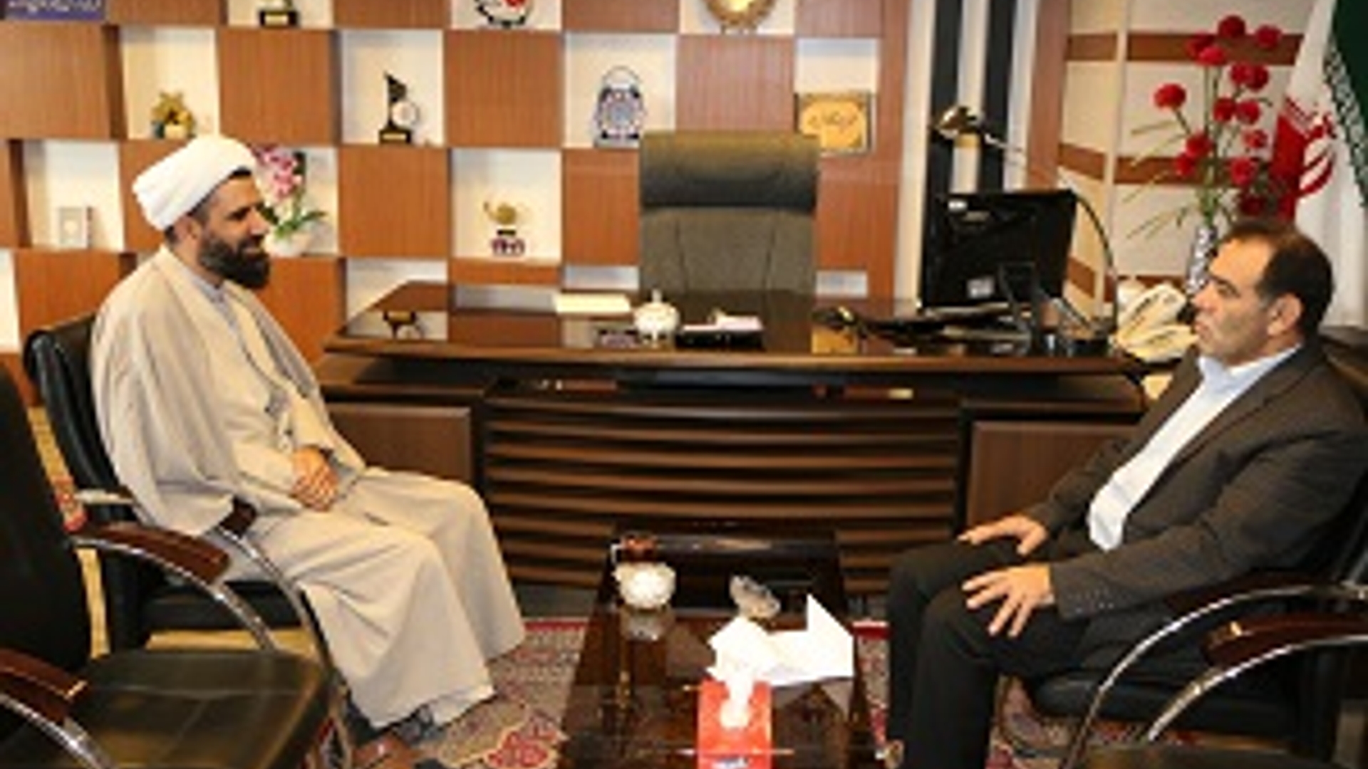 دیدار و نشست سرپرست فرمانداری با رییس حوزه علمیه شهرستان شازند .