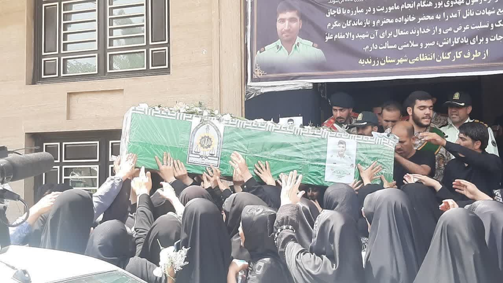 پیکر شهید مدافع امنیت اقتصادی در زرندیه تشییع شد