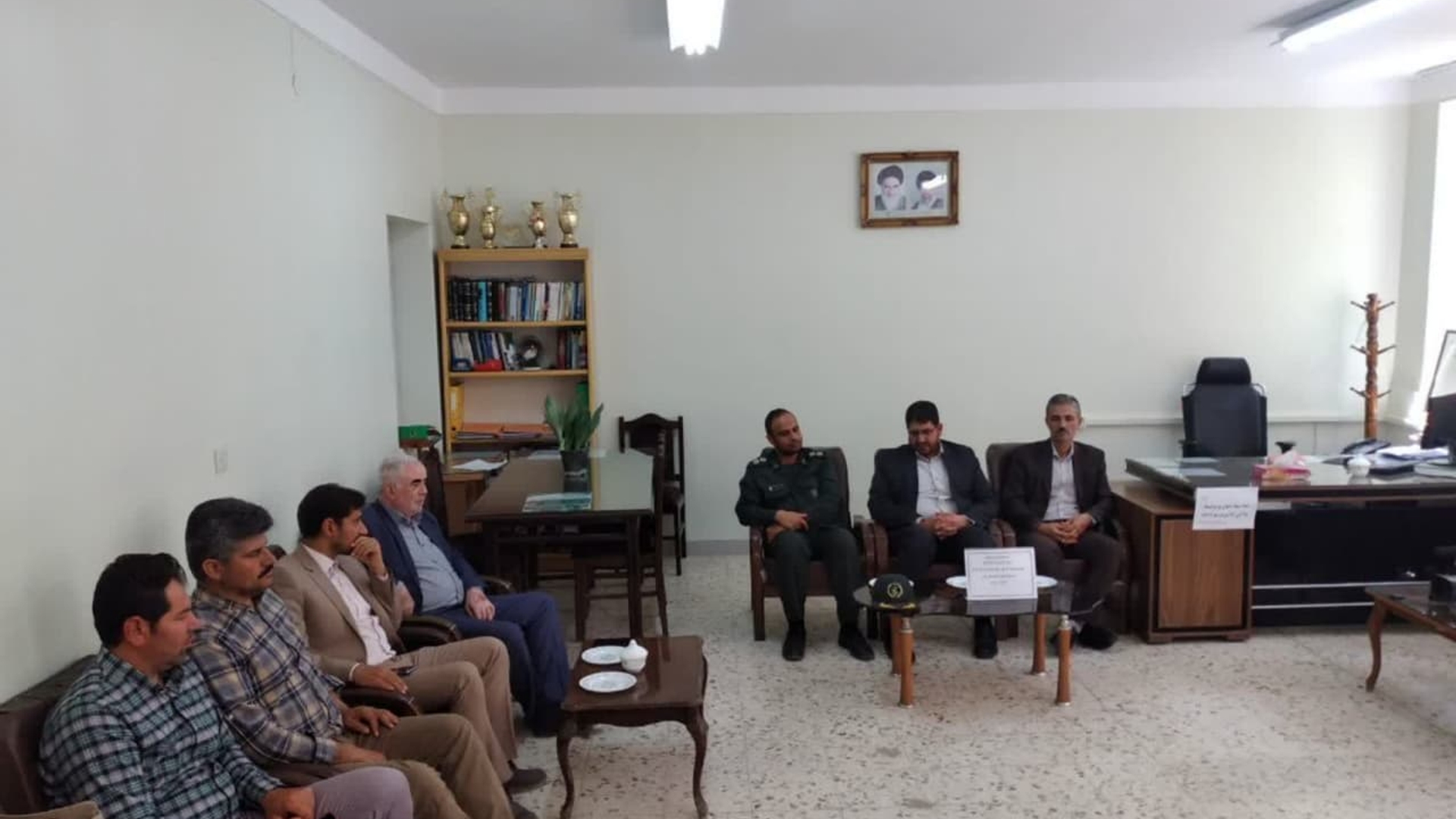 نشست صمیمی، همکاران جهاد کشاورزی شهرستان تفرش، به مناسبت  هفته‌ جهاد کشاورزی با حضور فرماندار، معاون فرماندار، جانشین فرماندهی سپاه پاسداران انقلاب اسلامی، شهرستان تفرش، در محل مدیریت جهاد کشاورزی شهرستان تفرش ،دراین نشست فرماندار شهرستان ضمن تبریک هفته جهاد کشاورزی از زحمات مدیر وکارکنان جهاد کشاورزی شهرستان تقدیر نمودند ودر ادامه مدیریت جهاد کشاورزی شهرستان گزارشی از اقدامات و پروژه‌های عمرانی جهاد کشاورزی درسطح شهرستان ارائه نمودند.