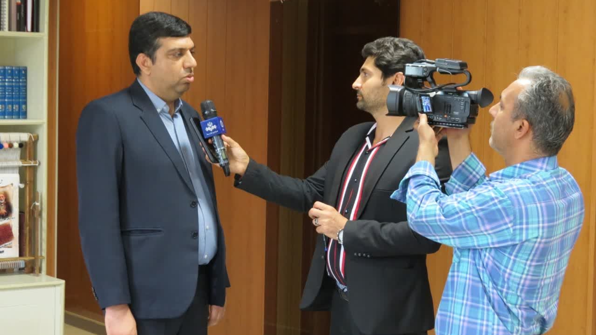 ✅مصاحبه فرماندار  شهرستان اراک با واحد خبر صدا وسیمای  مرکز استان در خصوص انتقال مشاغل وصنوف مزاحم به خارج از شطح شهر اراک