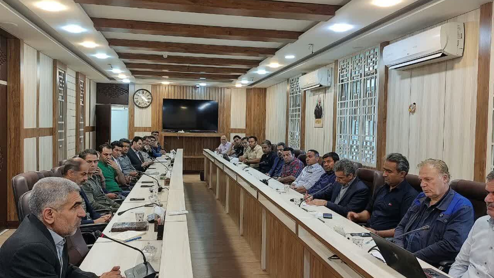 ✅نشست فرمانداراراک  با شورای اسلامی کار و نمایندگان کارگران شرکت های صنعتی