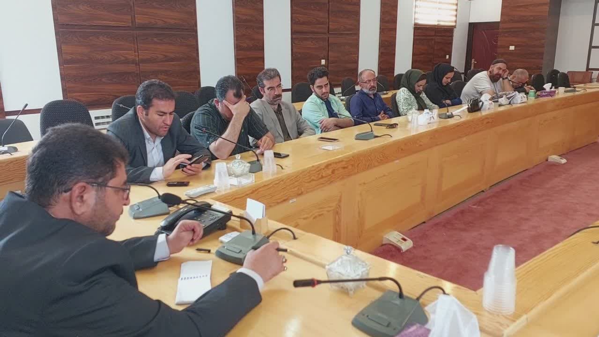 نشست صمیمی محمد رضا رضایی فرماندار شهرستان تفرش بااهالی هنر و انجمن های فرهنگی و هنری شهرستان در سالن جلسات فرمانداری برگزار گردید.