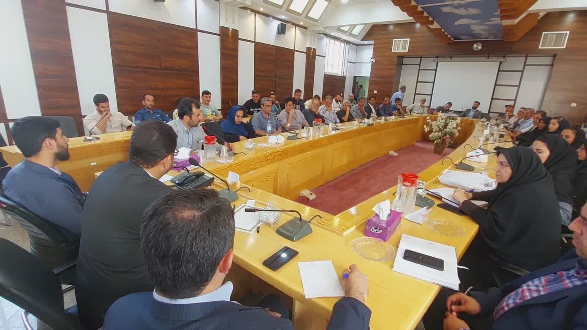 جلسه و نشست هم اندیشی هیات های ورزشی شهرستان باهماهنگی فرماندارشهرستان  تفرش و با حضور ولی اله بیاتی نماینده حوزه انتخابیه تفرش ،فراهان و آشتیان در مجلس شورای اسلامی،محمدرضا رضایی فرماندار تفرش و مسعود پیرایش سرپرست اداره کل ورزش و جوانان استان ‌‌مرکزی در محل فرمانداری شهرستان تفرش برگزار شد.