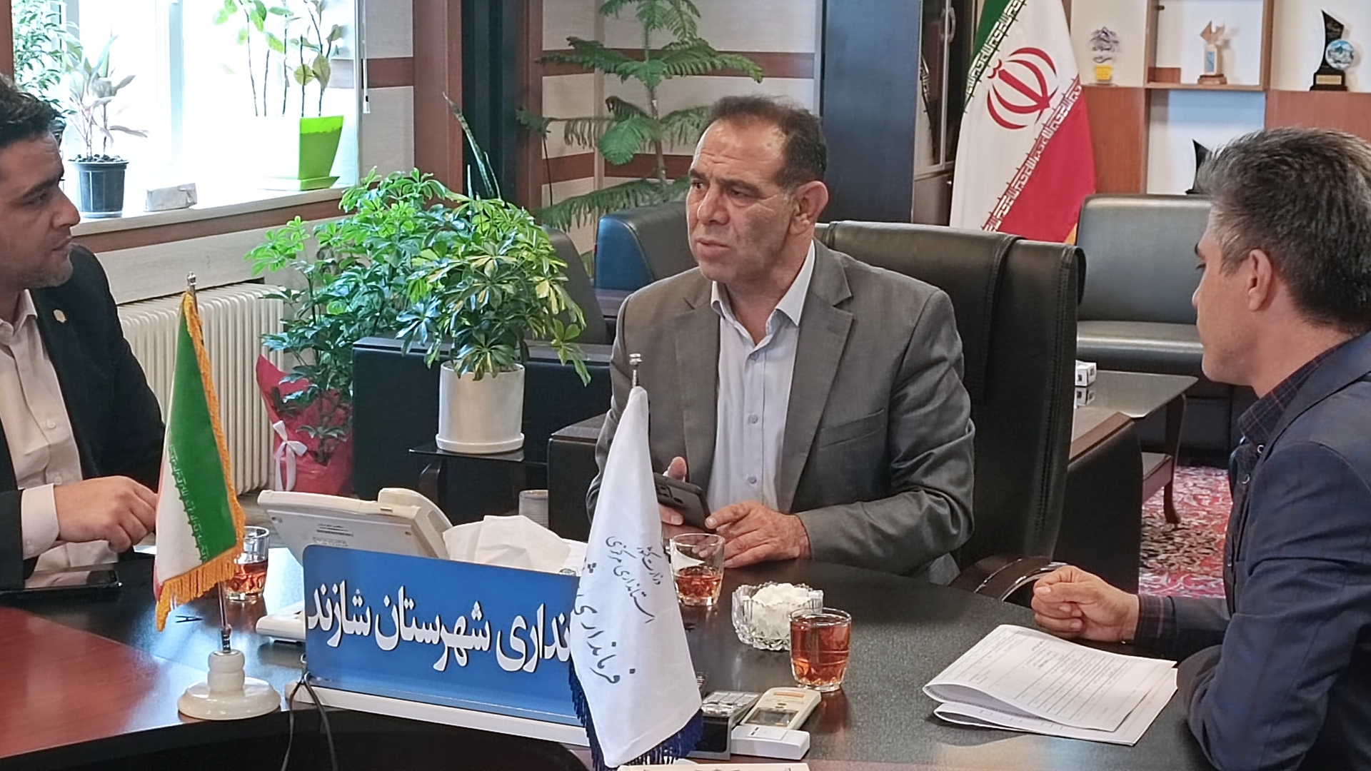 دیدار و نشست سرپرست فرمانداری شهرستان شازند با  مدیرکل نوسازی ، توسعه و تجهیز مدارس استان مرکزی .