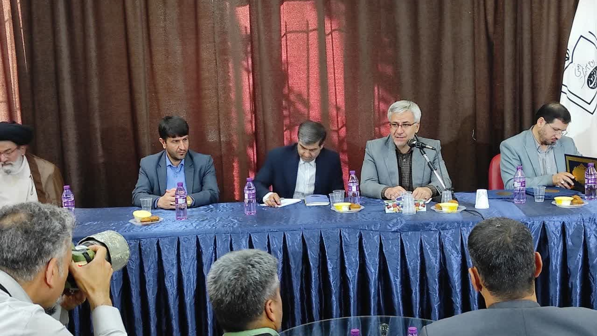 نشست مدیرعامل صندوق بیمه اجتماعی کشاورزان، روستائیان و عشایر کشور با مسئولان شهرستان خمین برگزار شد