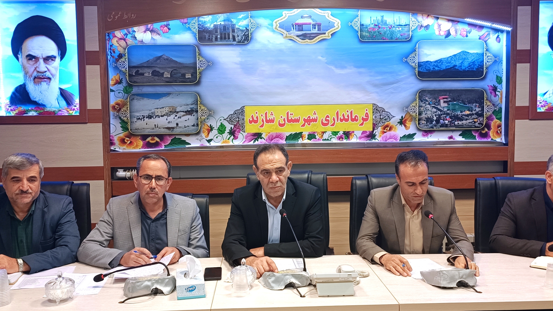 جلسه ستاد تنظیم بازار شهرستان شازند در محل سالن جلسات فرمانداری  برگزار شد .