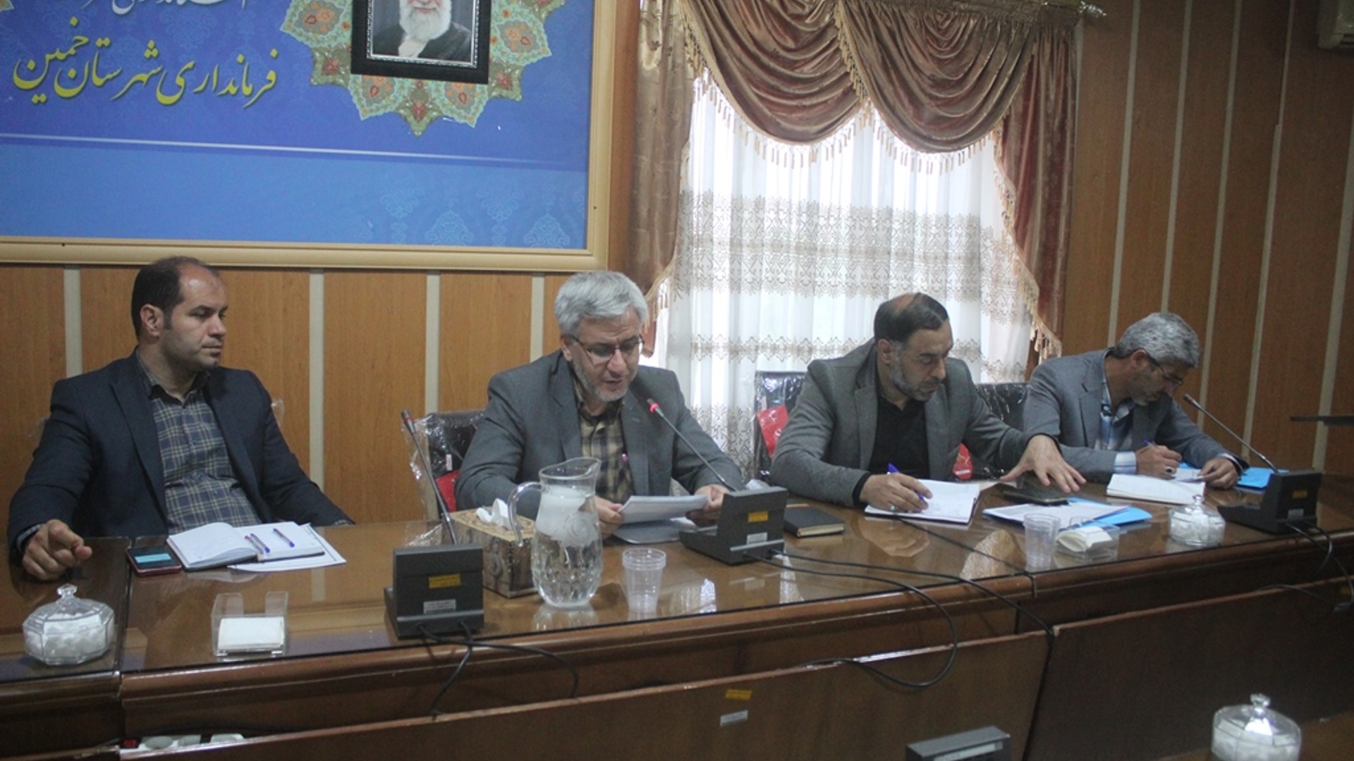 نشست بررسی و جمع بندی نتایج بازدید از روستاهای بخش کمره شهرستان خمین برگزار شد