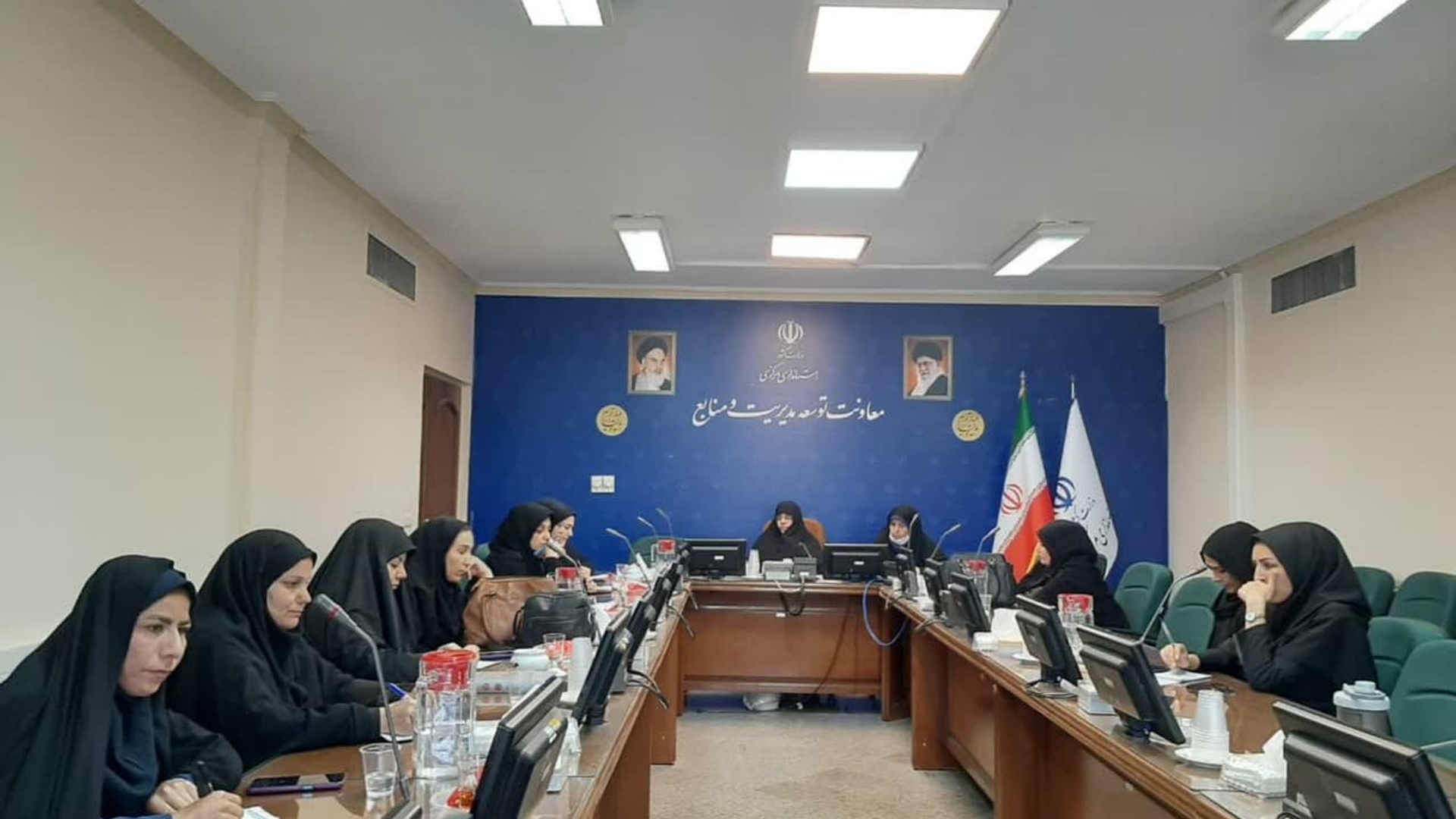 جلسه توجیهی گام اول تحول راهبردی جمعیت به ریاست مفتح زاده مدیر کل  دفترامور بانوان و خانواده ،با حضور کارشناسانت و مشاوران امور بانوان  فرمانداری های شهرستان های  تابعه استان و با ارائه مباحث توسط احمد لو کارشناس جمعیت دانشگاه علوم پزشکی اراک در محل سالن پروین اعتصامی استانداری برگزار گردید  .   ٣١-٠٣-١٤٠٢