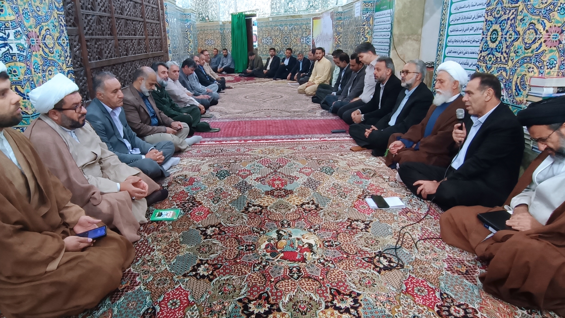 برگزاری جلسه درس اخلاق مدیران شهرستان شازند