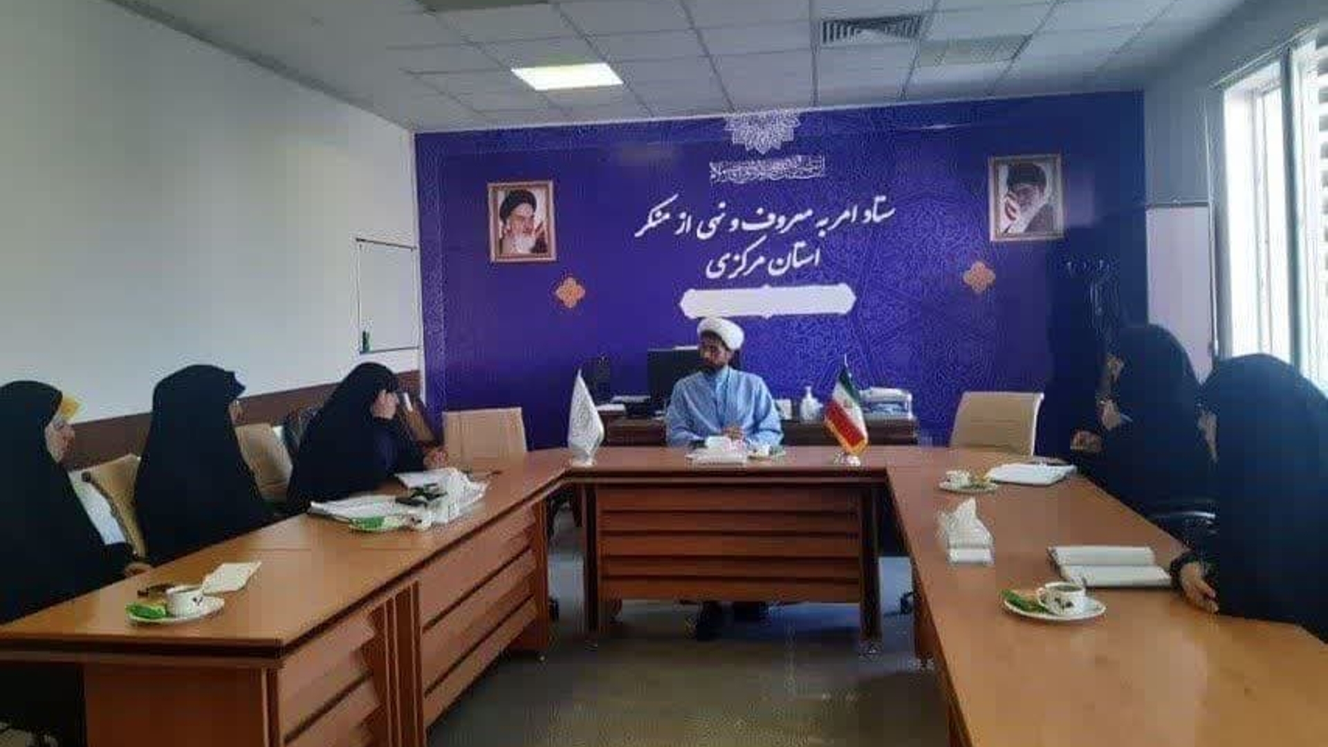 نشست کارگروه زیست عفیفانه درمعیت سرکار خانم  مفتح زاده مدیر کل امور بانوان و خانواده استانداری بارئیس ستاد احیا امر به معروف و نهی از منکر  استان مرکزی درمحل ستاد احیا امربه معروف و نهی از منکراستان پیرامون  فعالیت های عفاف و حجاب و برنامه جمعی  در روز  ٢١ تیر ماه و  پویش های عفاف و حجاب  تبادل نظر شد .  ٣٠-٠٣-١٤٠٢