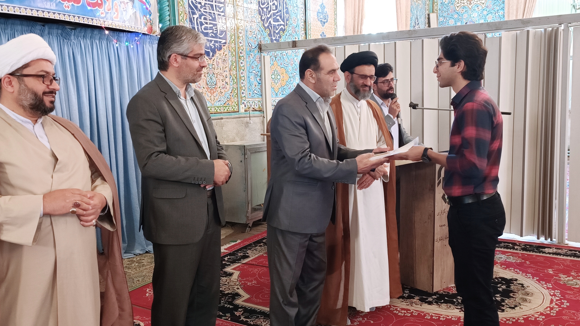 برگزاری نماز عبادی ، سیاسی جمعه با حضور پرندین سرپرست فرمانداری شهرستان شازند .