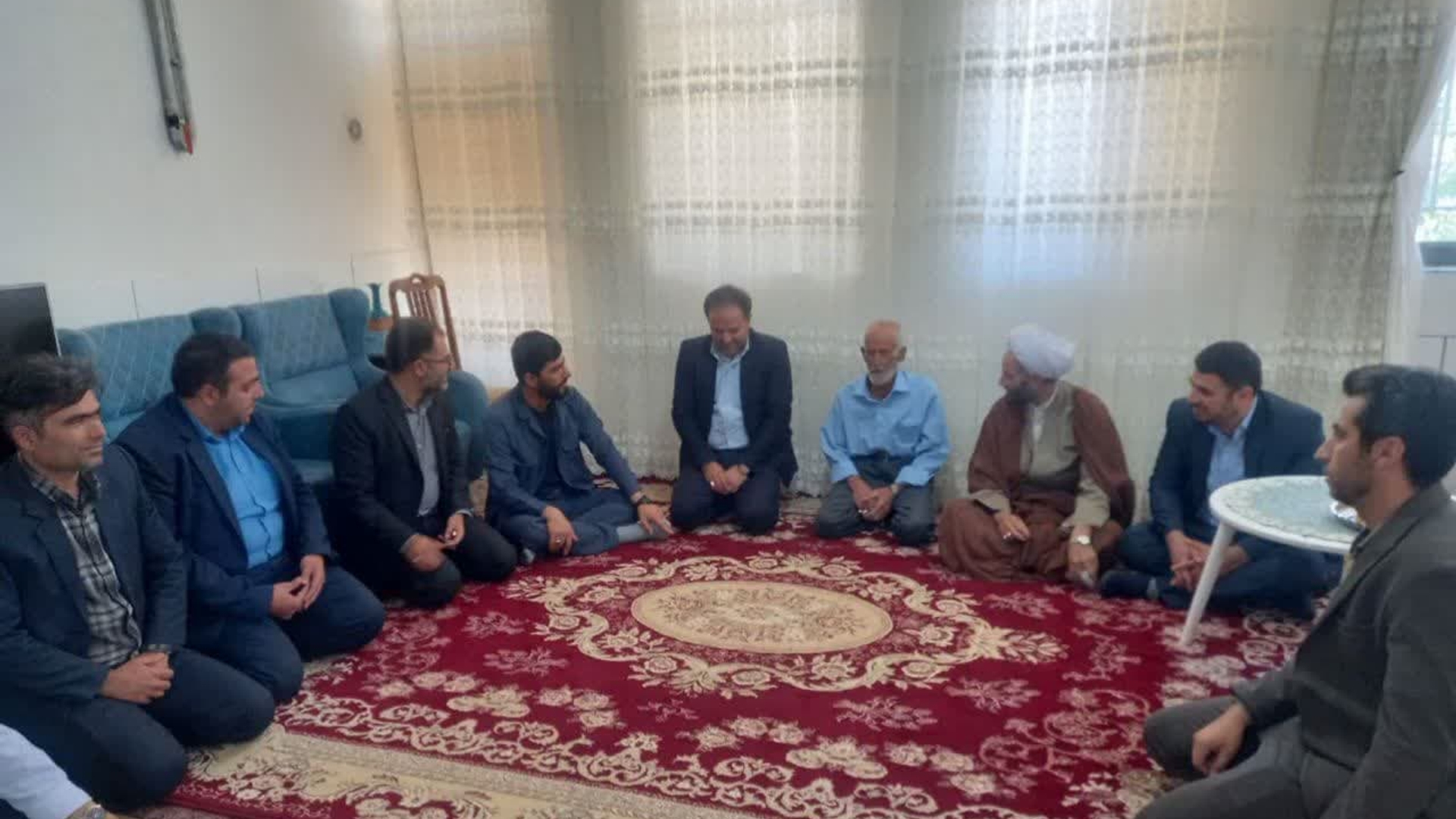 دیدار فرماندارخنداب با خانواده شهید ذولفعلی اکبری