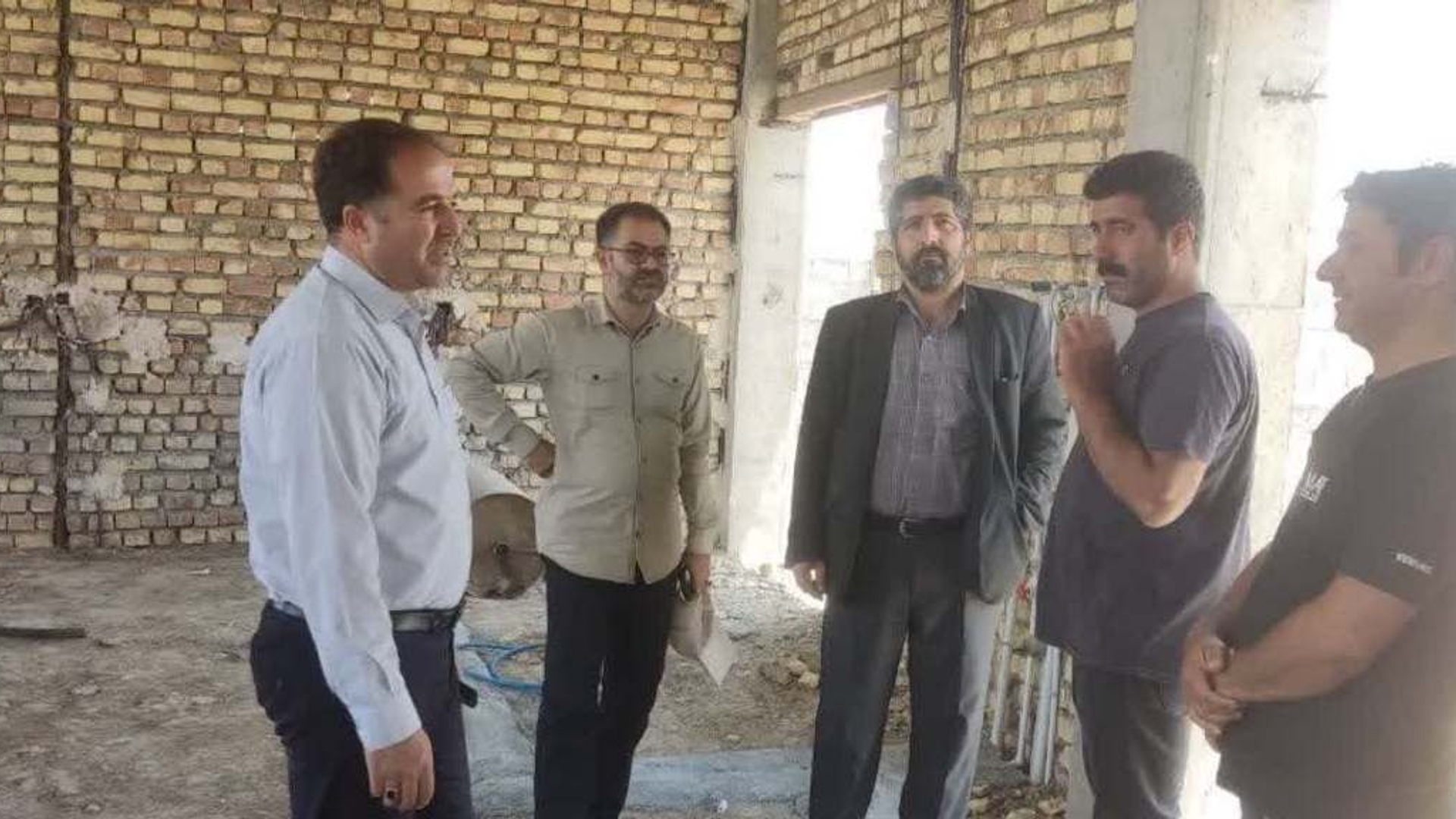 بازدید فرماندار از سردخانه در حال احداث شهرستان