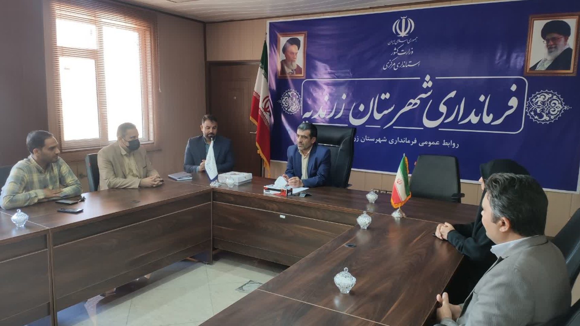 دیدار شهردار و اعضای شورای شهر پرندک با فرماندار