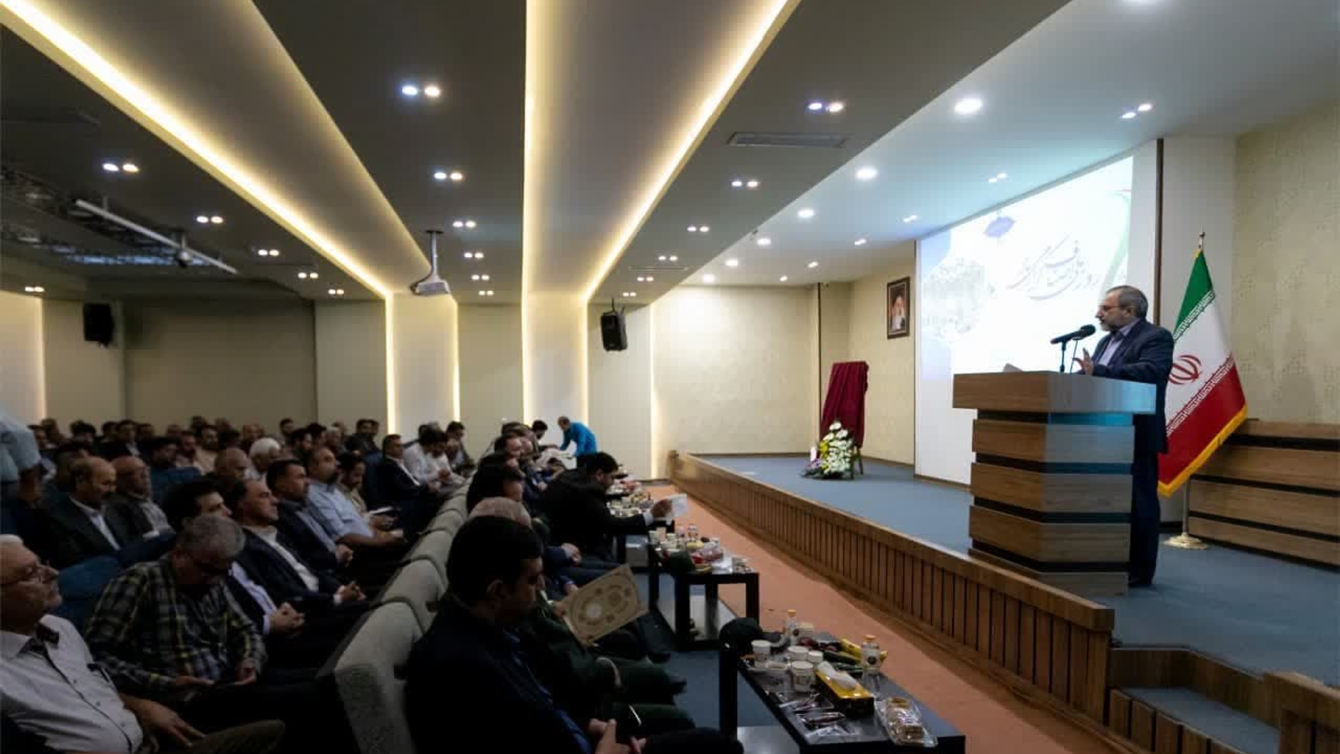 استان مرکزی در فضای کسب و کار رتبه اول کشور را کسب کرد- پیشرفت در بستر امنیت و آرامش حاصل می‌شود