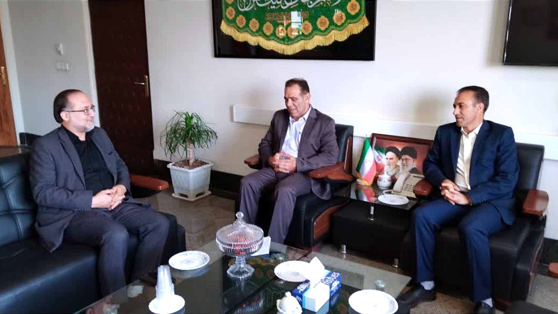 دیدار و نشست سرپرست فرمانداری با معاون توسعه مدیریت و منابع استانداری مرکزی .