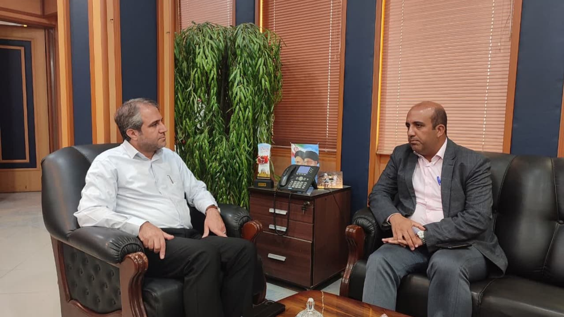 رییس اداره راه و شهرسازی ساوه  با مهدی الیاسی معاون استاندار و فرماندار ویژه شهرستان ساوه ضمن دیدار به بیان گزارش عملکرد و برنامه‌های اداره موصوف پرداخت.