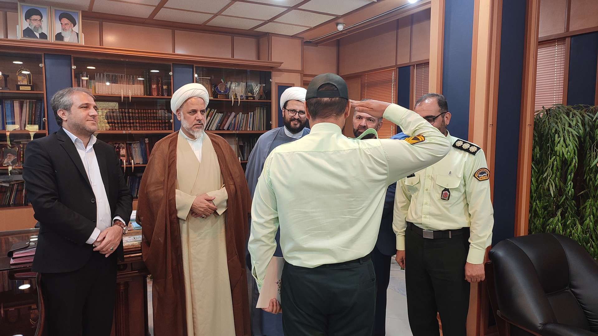 به مناسبت روز جهانی مبارزه با مواد مخدر  از ماموران پر تلاش مبارزه با مواد مخدر شهرستان ساوه تجلیل و قدردانی شد.