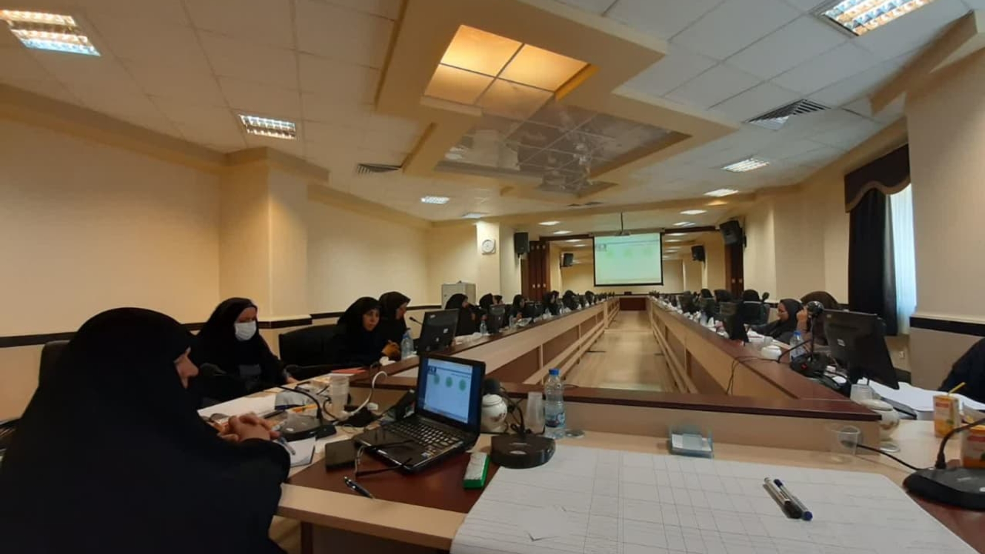 دومین جلسه وبیناری با دفتنرامور زنان وخانواده وزارت کشور درخصوص گام دوم  تحول راهبردی جمعیت با حضور مفتح زاده مدیرکل دفتراموربانوان وخانواده استانداری ، حجت الاسلام تاج آباد مسئول ستاد مردمی جمعیت استان ، اعضای ستاد، کارشناسان امور بانوان فرمانداریها ،کارشناسان جمعیت شبکه های بهداشت ونماینده مردمی شهرستان ها در محل سالن شهید شبان استانداری  برگزار گردید .  ٠٧-٠٤-١٤٠٢