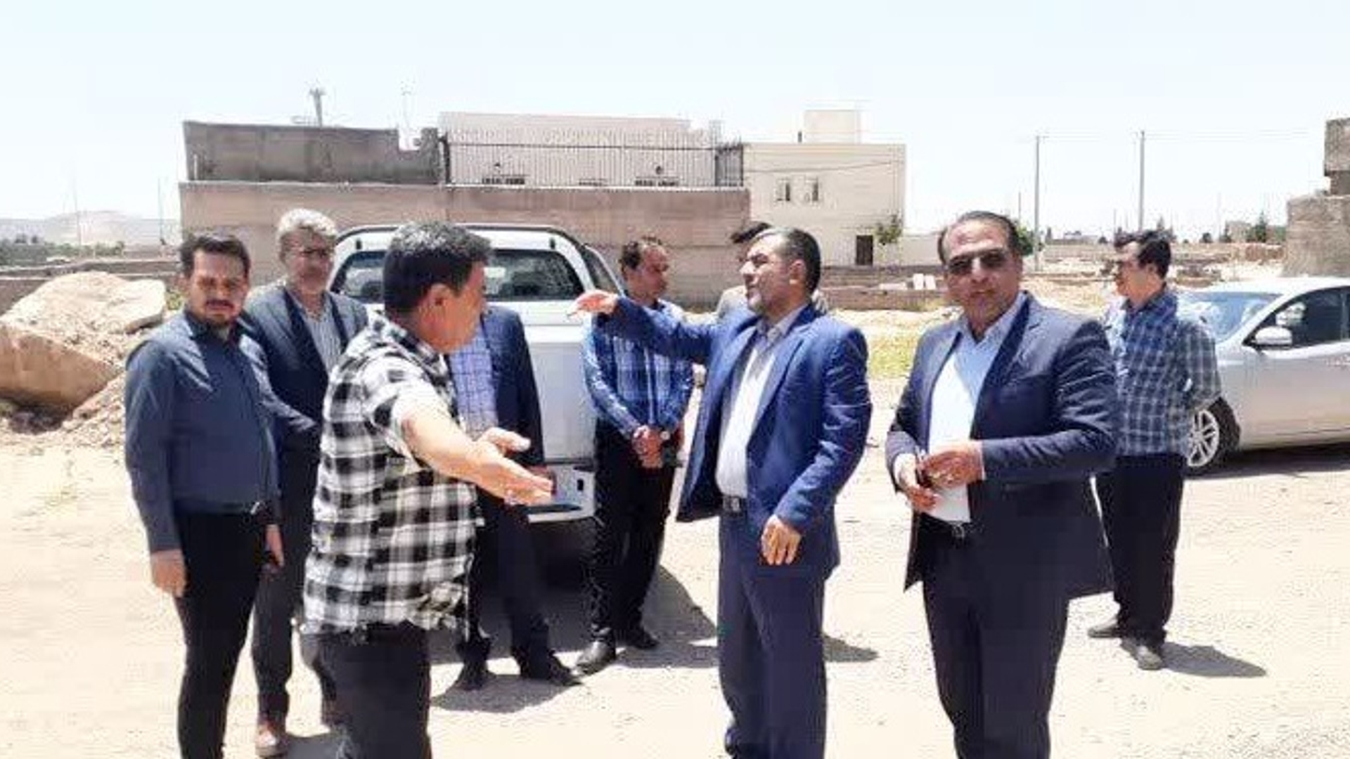 بازدید میدانی فرماندار و سایر مسئولین از مشکلات مردم سطح شهر مامونیه