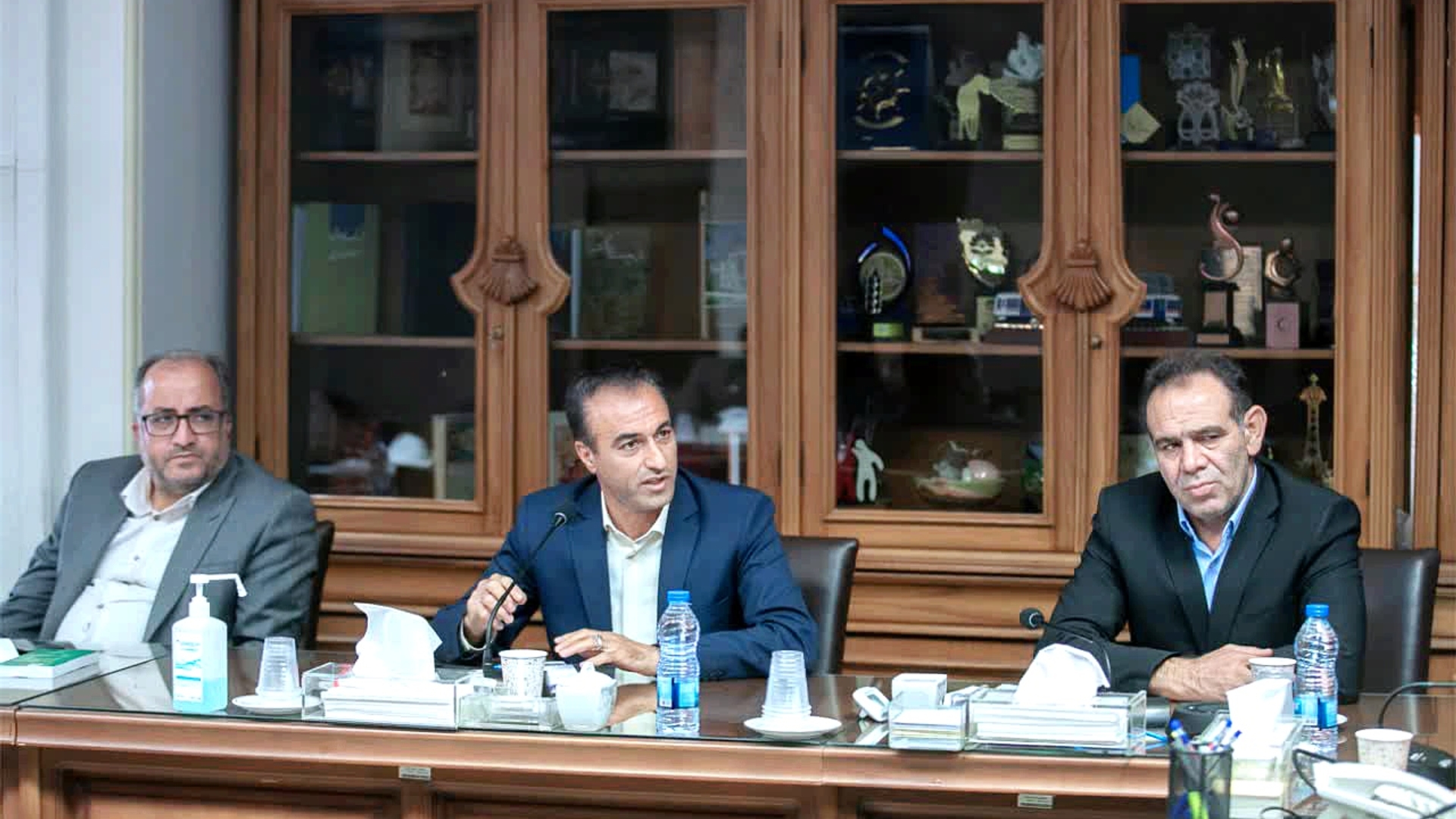 جلسه بررسی مسائل و مشکلات موقوفات شهرستان شازند