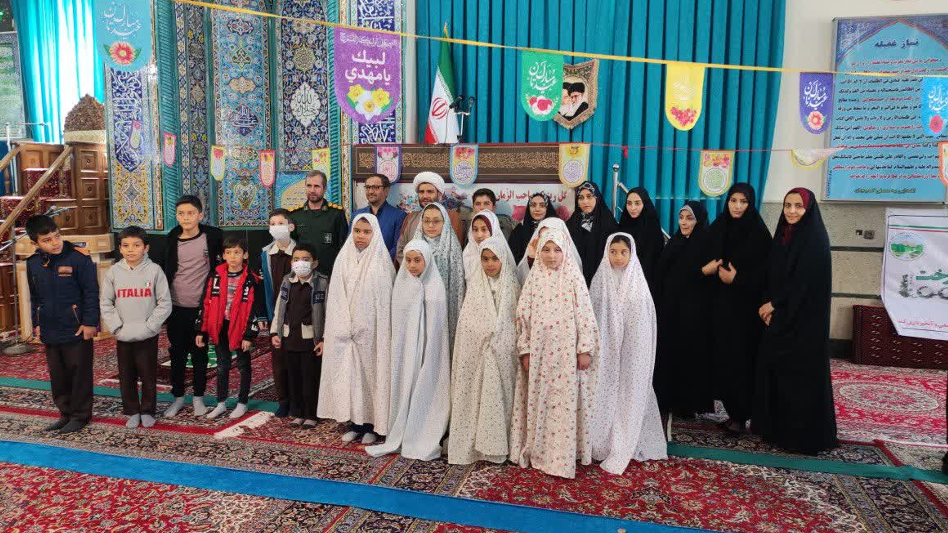 🔺حضور دانش آموزان و عوامل اجرایی و آموزشی آموزشگاه شهدای عیسی آباد در نماز جمعه امروز  شهر کمیجان