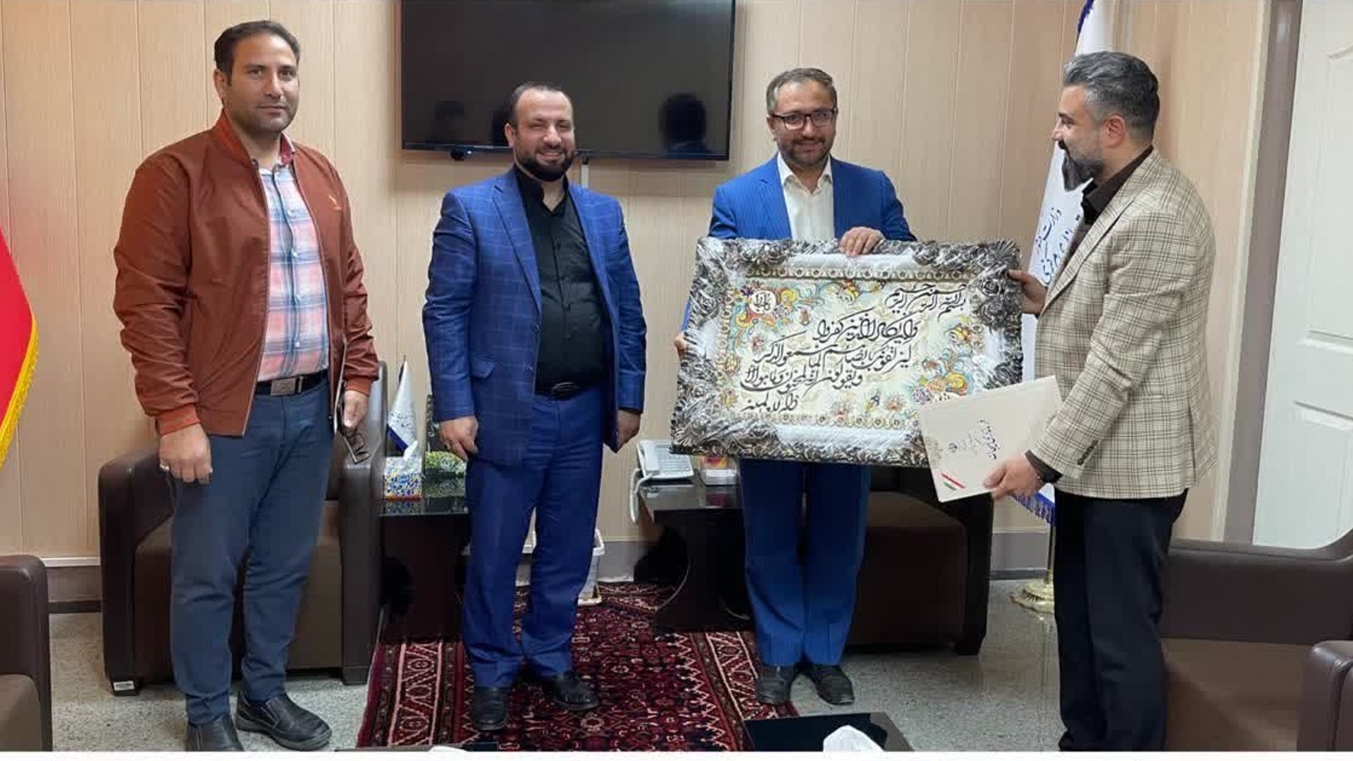 تقدیر فرماندار و بخشدار مرکزی کمیجان از مدیریت بنیاد مسکن انقلاب اسلامی شهرستان