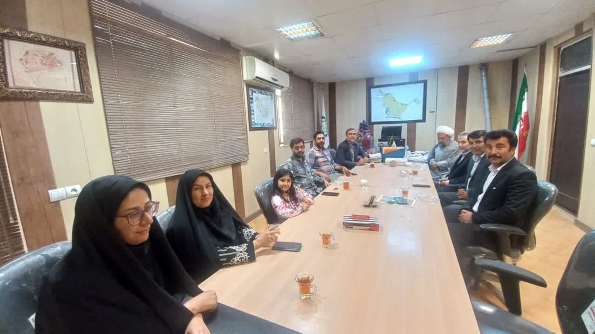 حضور حجت الاسلام عطاالهی امام جمعه بخش زاویه به همراه جناب آقای شالیان مقدم بخشدار بخش زاویه در دفتر شهردار