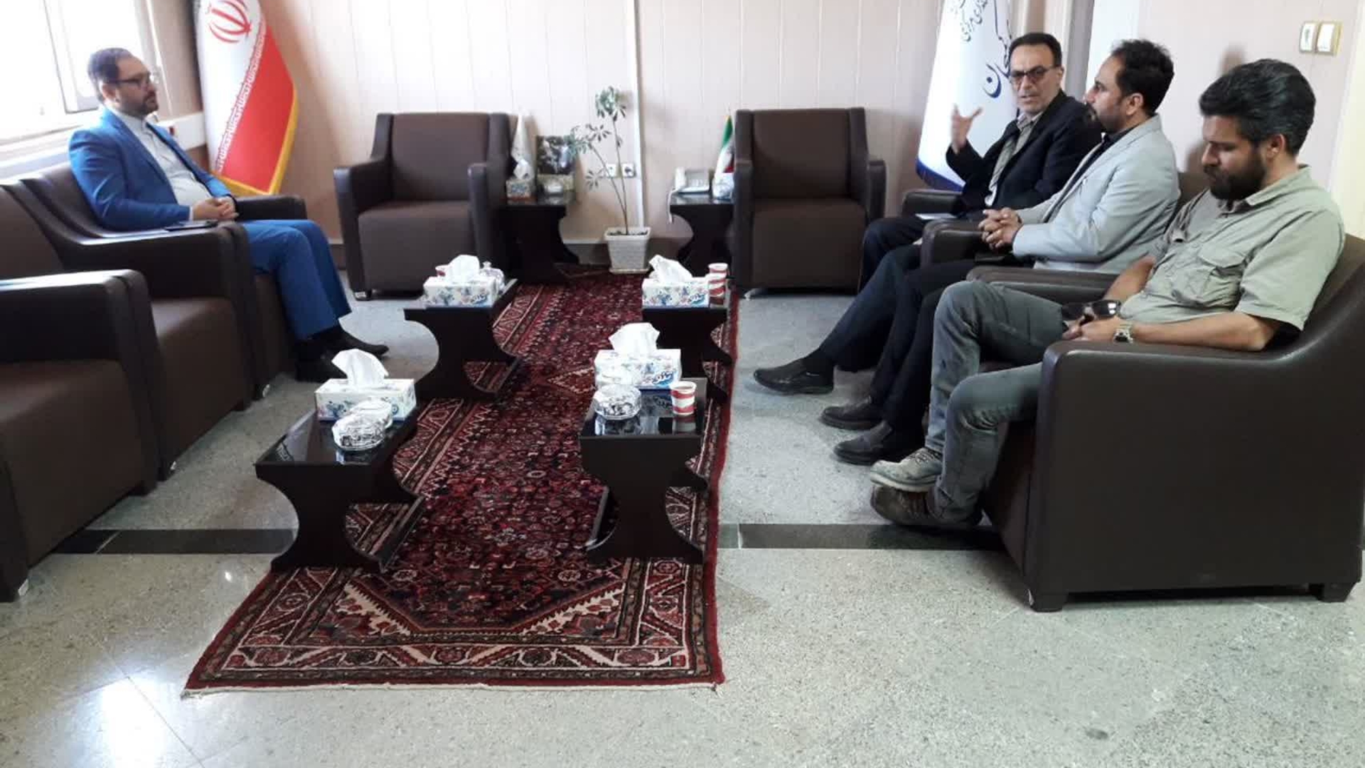 بررسی عملکرد پیمانکار و مشکلات تعریض محور کمیجان_قهاوند با حضور مدیران شرکت جهاد نصر