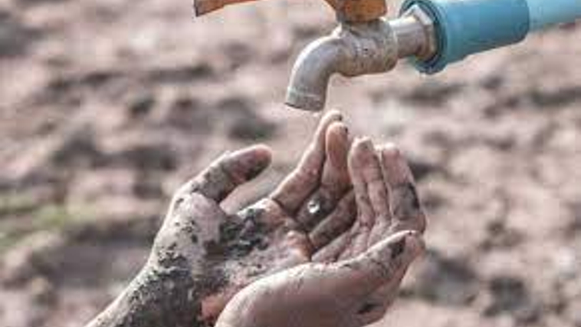 درپی بحران شدید  آبی روستای  امامزاده عباس فرماندار کمیجان به روستا آمد