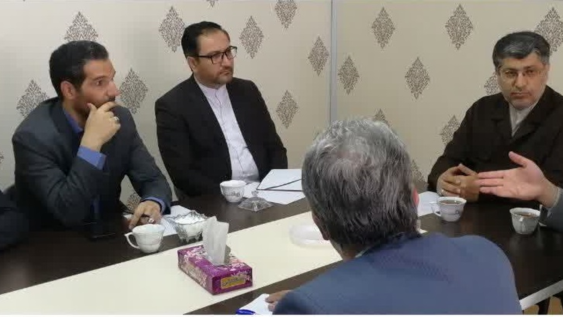 پیگیری مشکلات  راه و شهرسازی، بهداشت و درمان و ورزش و جوانان شهرستان کمیجان توسط نماینده مجلس شورای اسلامی