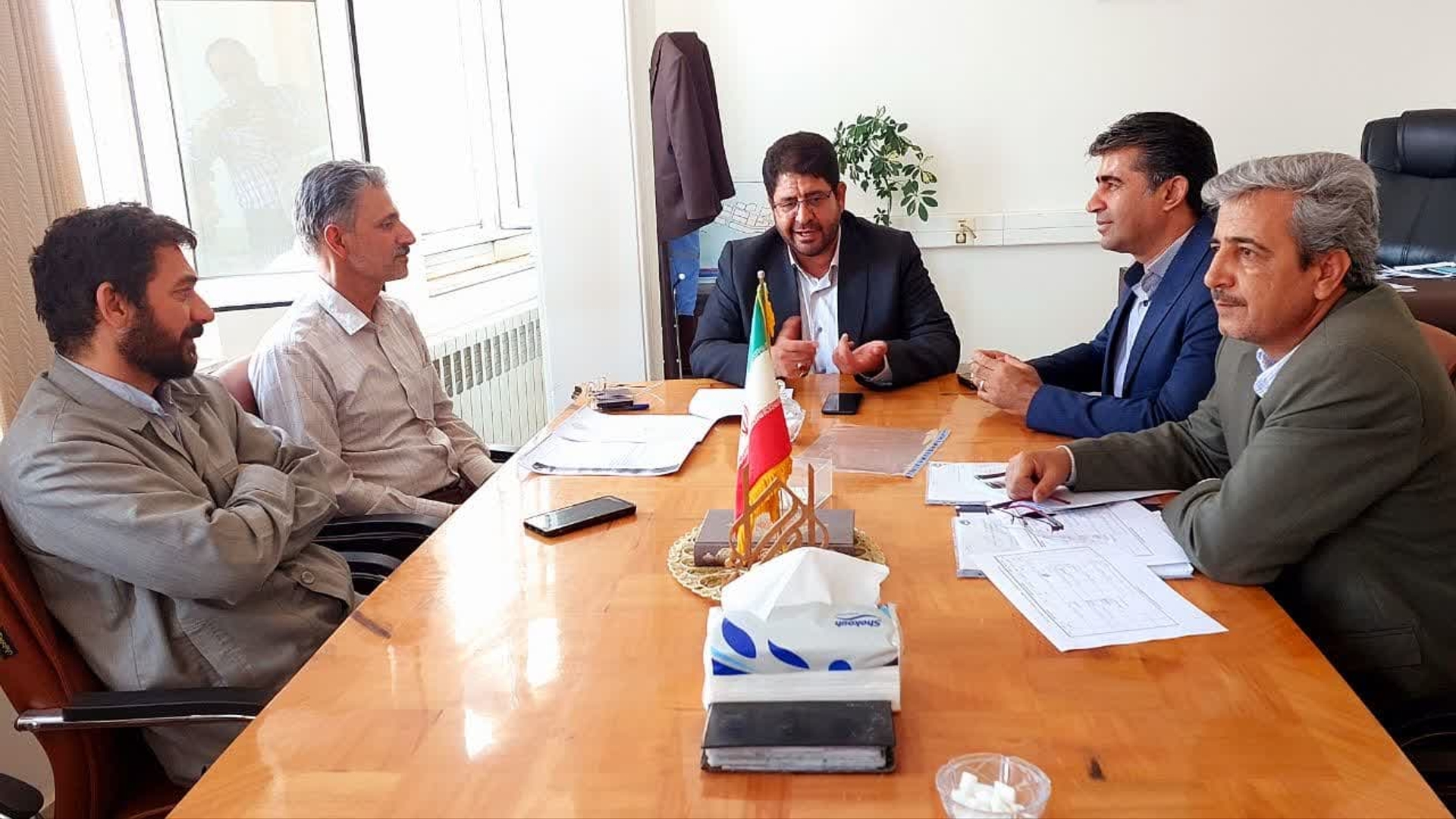 امروز در دفتر معاون فرماندار جلسه هیات تطبیق به ریاست محمد رضا رضایی فرماندار شهرستان تفرش و با حضور اعضا تشکیل و برگزار شد.