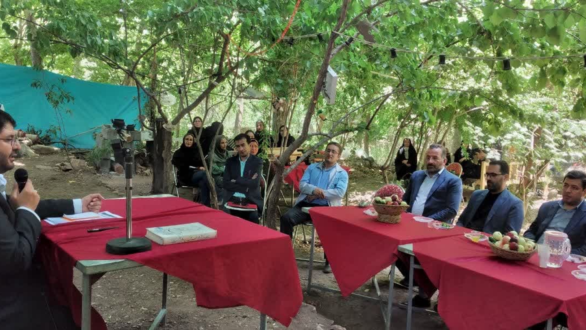 صبح امروز به مناسبت گرامیداشت روز دهیاری، همایش دهیاران بخش مرکزی تفرش با حضور رضایی فرماندار شهرستان،پزشک نیا مدیرعامل پدافند غیر عامل استانداری مرکزی، محترمی مدیرکل مدیریت بحران استان مرکزی، درودیان بخشدار مرکزی و دهیاران بخش مرکزی در محل روستای #خانک برگزار گردید.