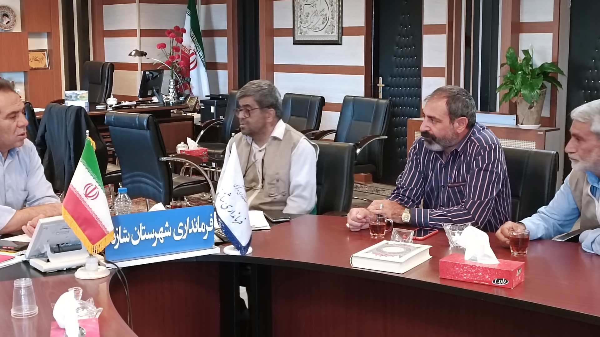 دیدار و نشست سرپرست فرمانداری با رییس و  اعضای کانون خادم یاران رضوی شهرستان شازند