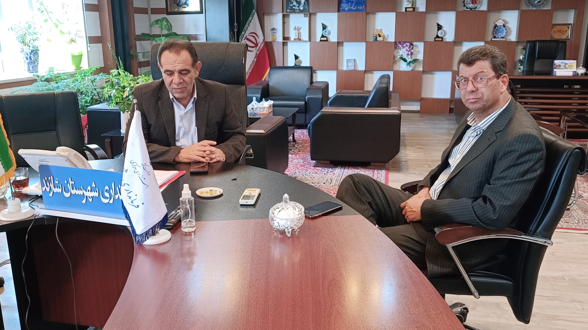 دیدار و نشست سرپرست فرمانداری با مدیرکل دفتر امور اتباع و  مهاجرین خارجی استانداری مرکزی