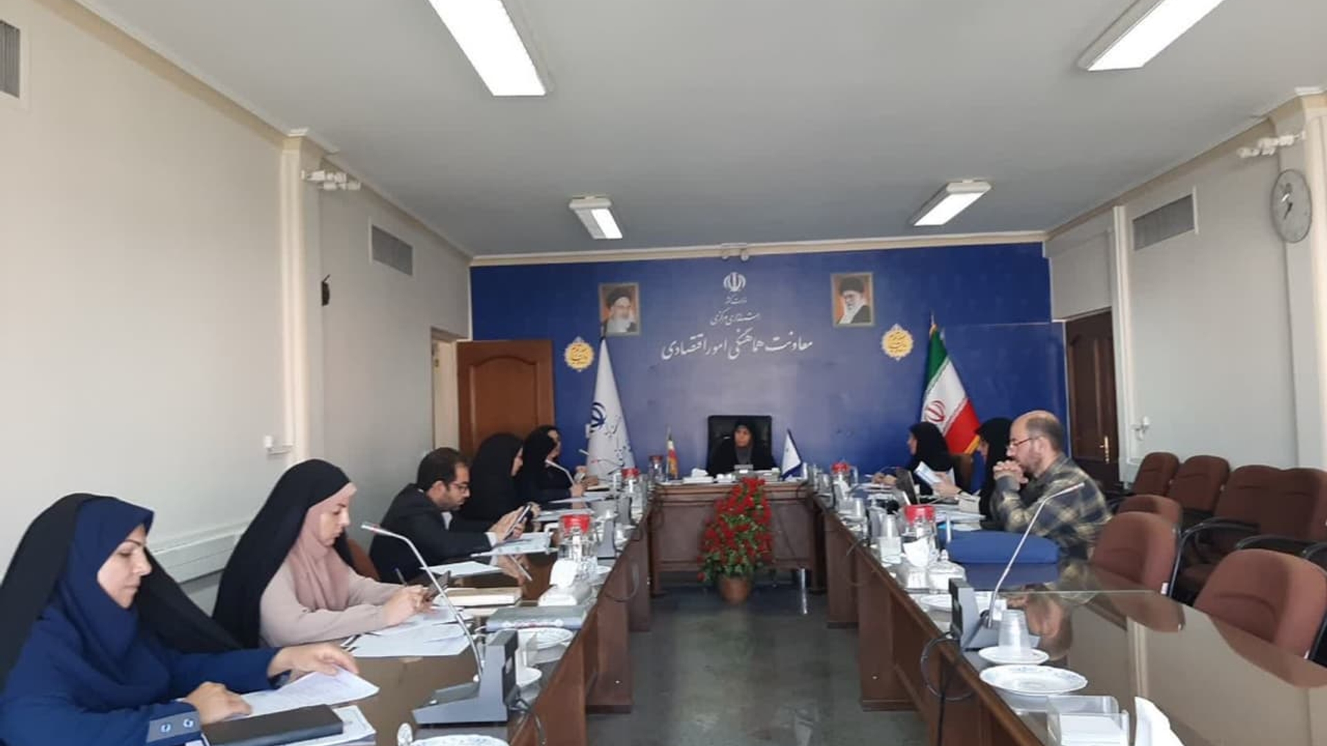 د.ومین جلسه کمیته اجتماعی ، زنان و خانواده برش استانی نقشه فرهنگی  به ریاست  آقامحمدی معاون مدیر کل دفتر امور زنان  و خانواده استانداری  و با حضوراعضا پیرامون احصا ٥ مساله مهم و اولویت داراستان در ذیل مساله  اصلی تزلزل جایگاه خانواده و چالش جمعیت درمحل استانداری برگزار گردید  .  ٢١-٠٤-١٤٠٢