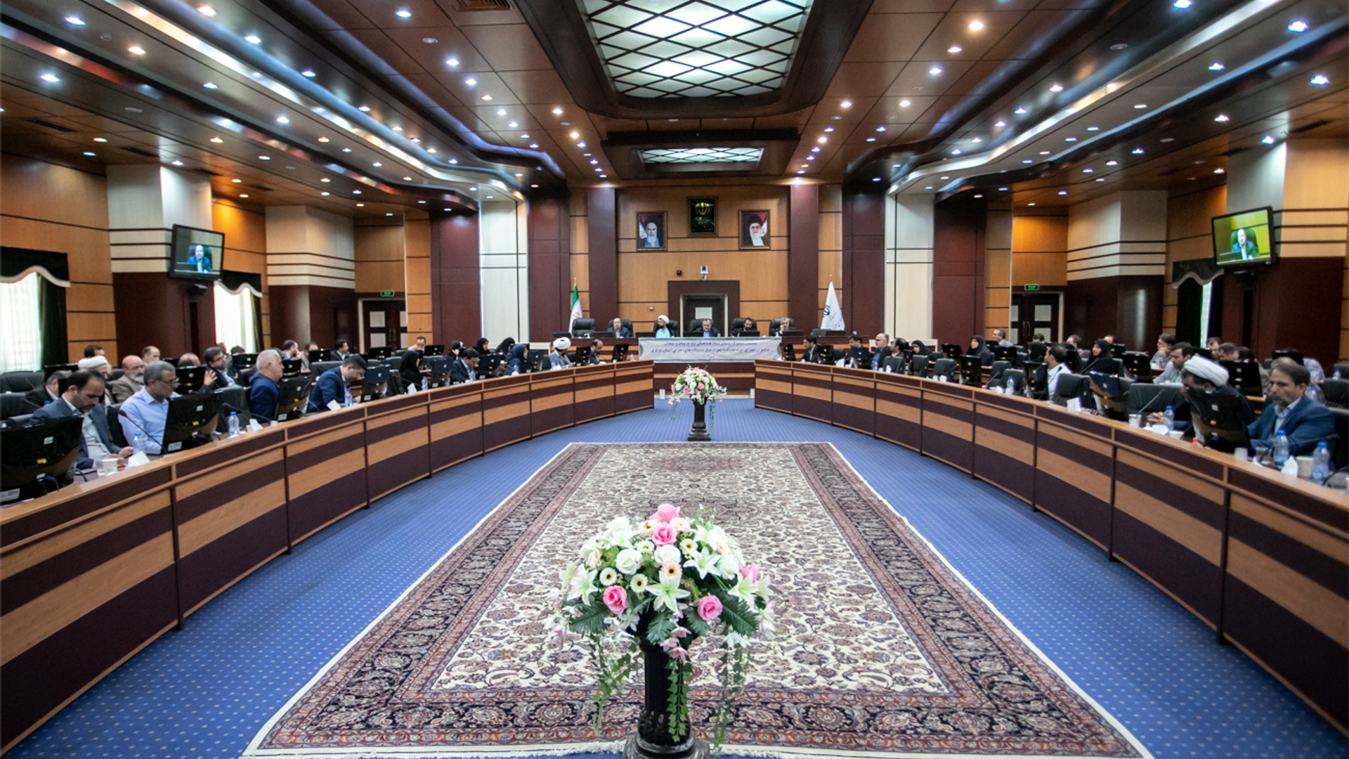 دستگاه‌های فرهنگی در مقوله عفاف و حجاب تلاش مضاعفی داشته باشند