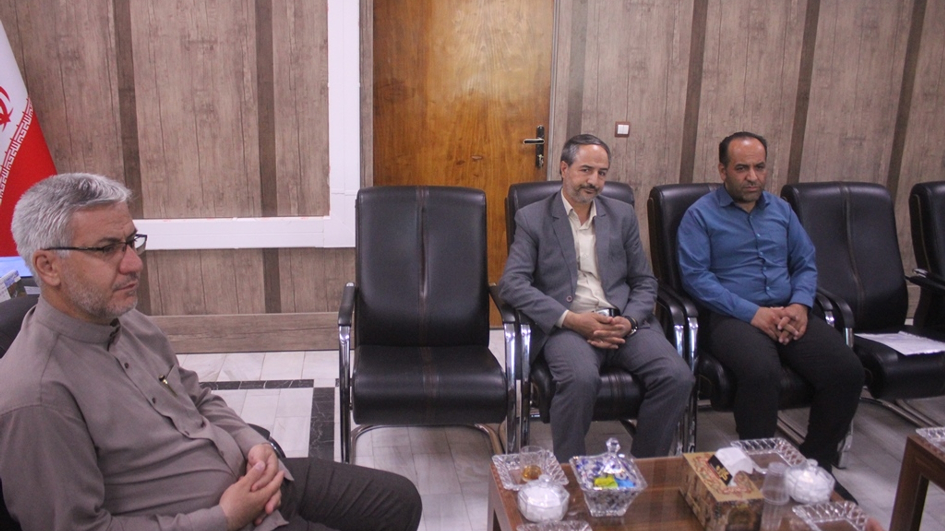 جلسه هماهنگی تعیین تکلیف زمین جهت احداث چمن مصنوعی در روستاهای ازنوجان و آشناخور شهرستان خمین برگزار شد