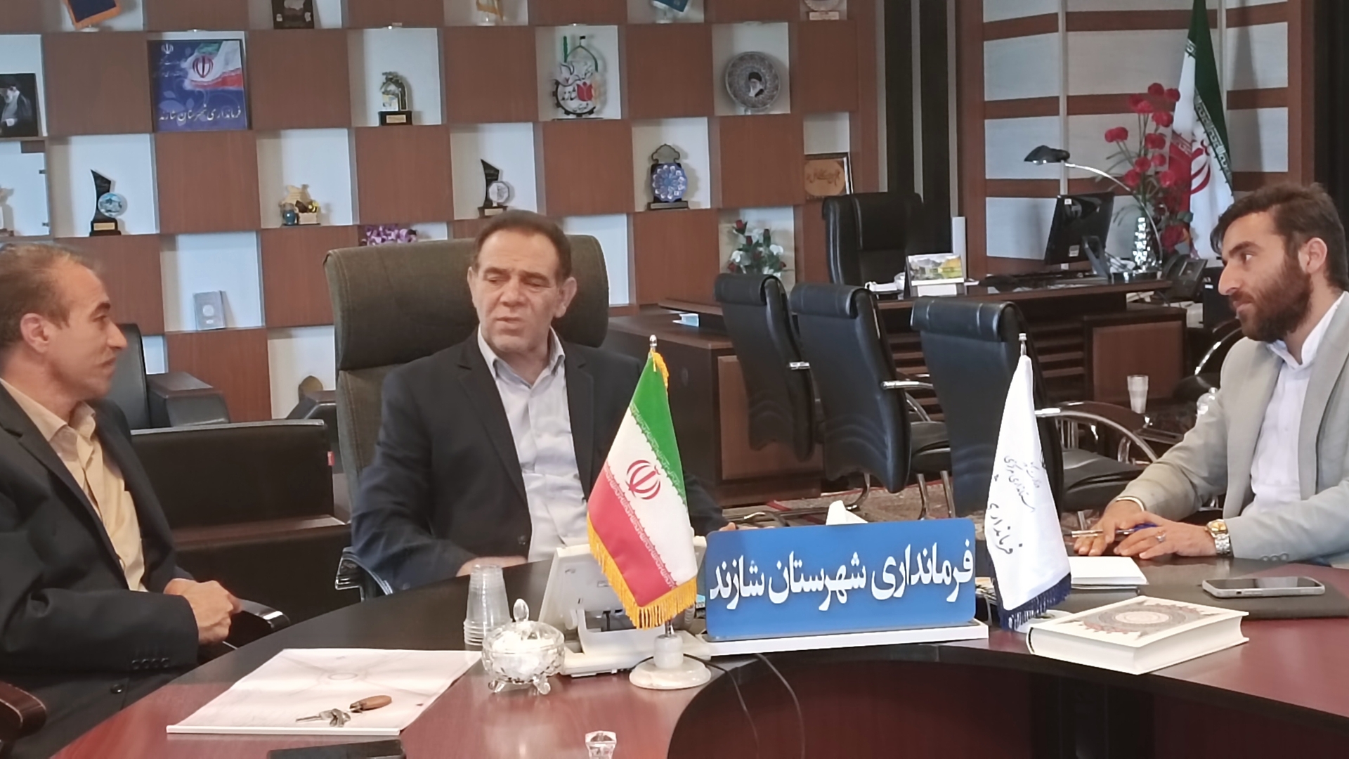 دیدار و نشست سرپرست فرمانداری شهرستان شازند با نماینده بنیاد علوی استان مرکزی