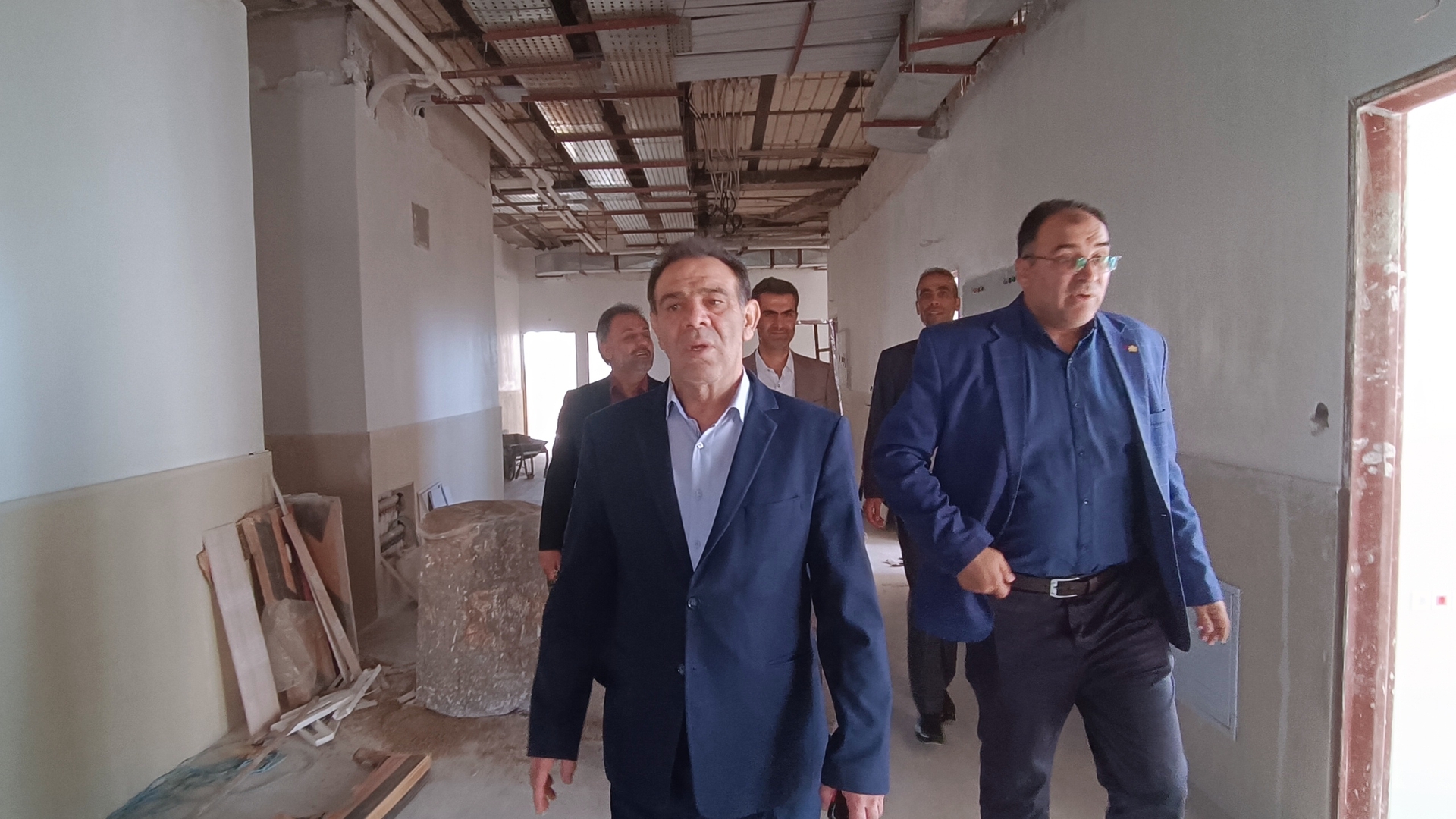 بازدید میدانی سرپرست فرمانداری شهرستان شازند از پروژه ساختمان در حال ساخت شبکه بهداشت و درمان شهرستان