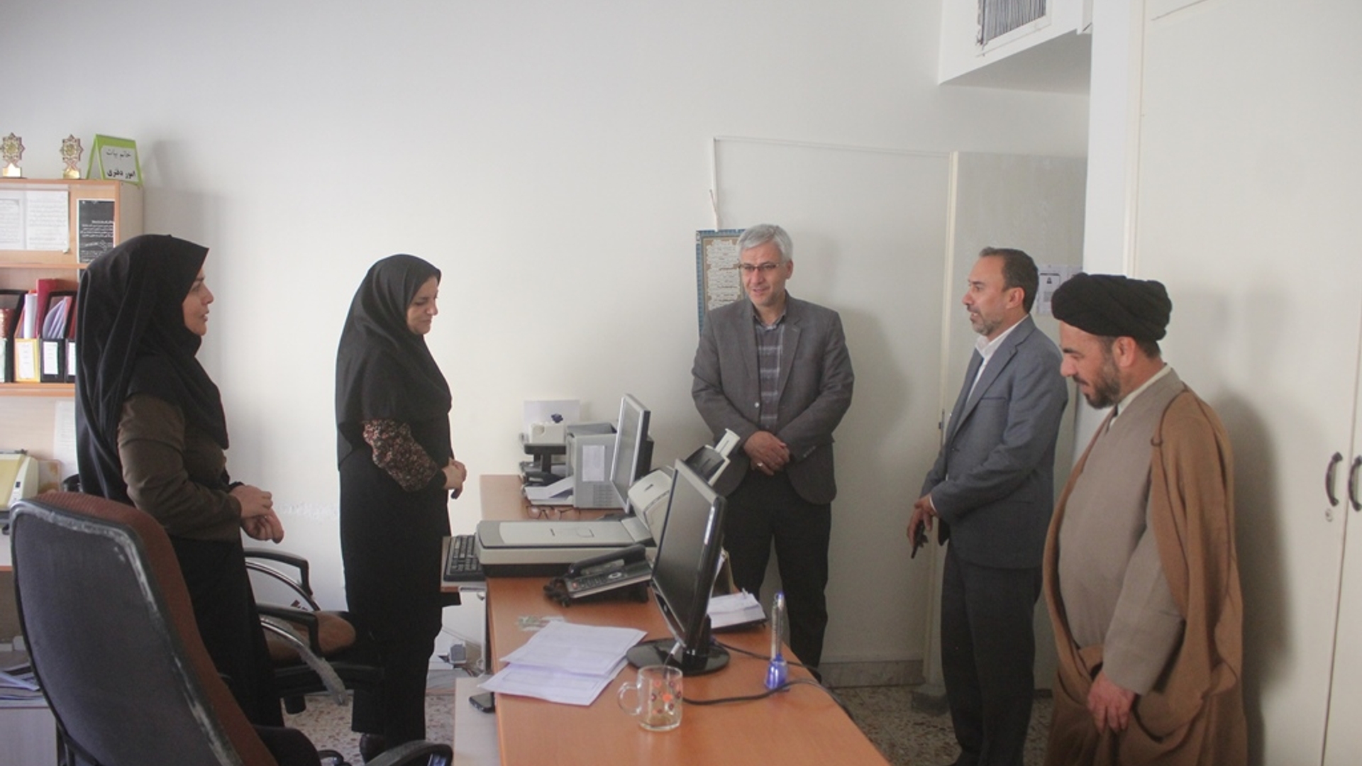 فرماندار و امام جمعه خمین از اداره بهزیستی شهرستان بازدید مردند