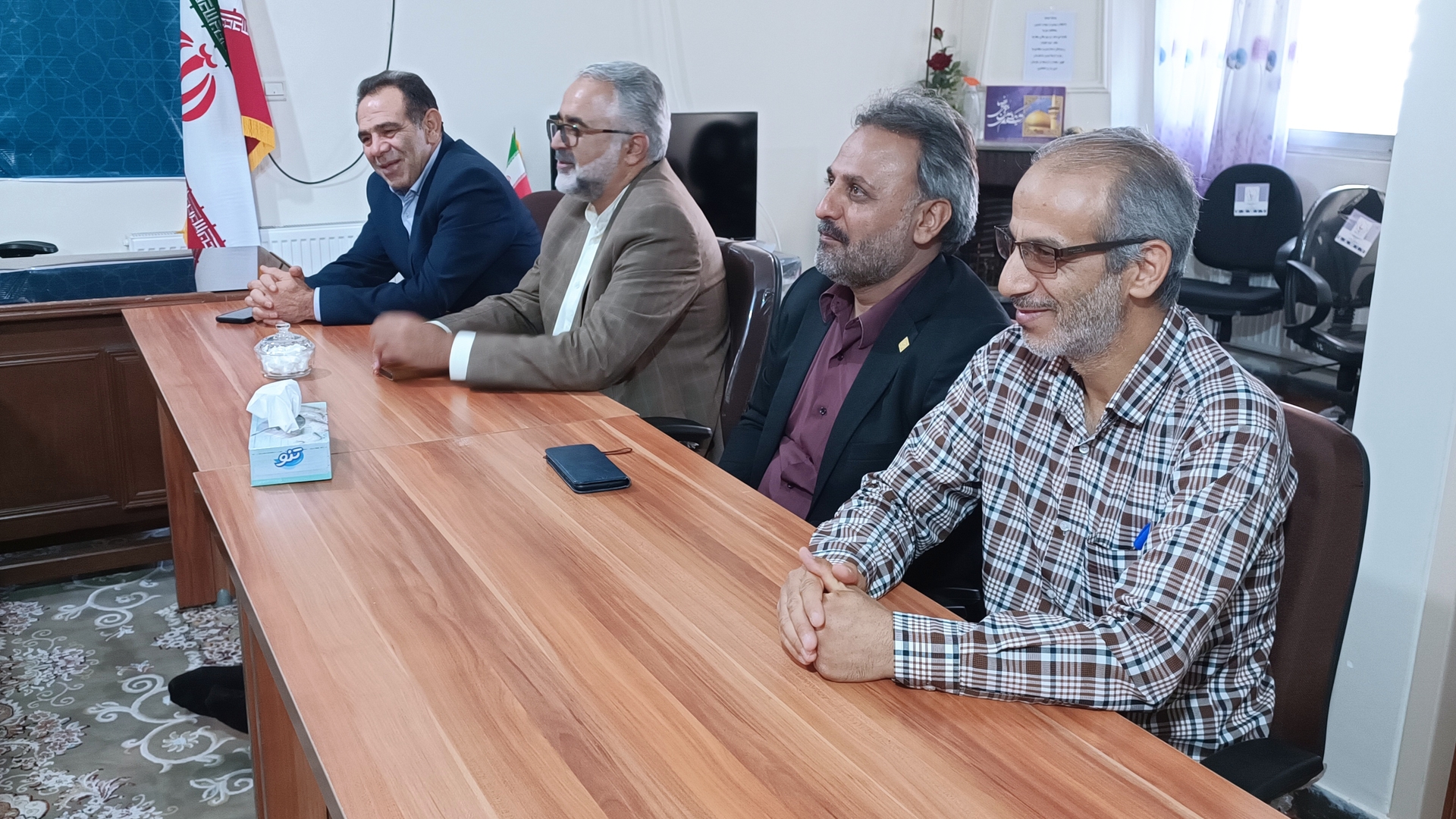 دیدار و نشست سرپرست فرمانداری با رئیس و اعضای دفتر هیئت نظارت بر انتخابات شهرستان شازند