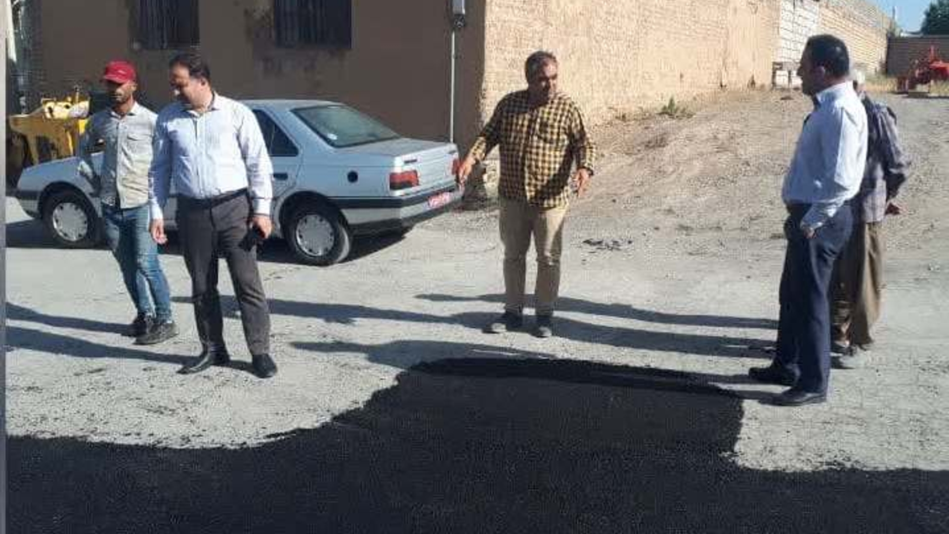 بازدید فرماندار از ترمیم  آسفالت معابر شهر خنداب